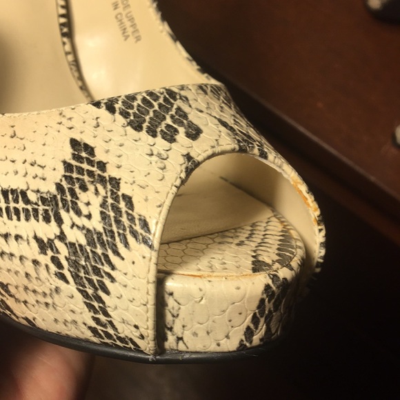 💥SALE $10💥 NWOT Faux snake leather open toe 7.5 - Picture 6 of 8